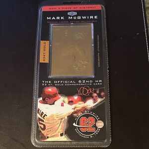 1998 Fleer Mark McGwire 23KT Gold Commemorative 62nd HR Card